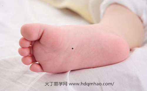 脚底长痣的人拥有不同命运特征,看脚相